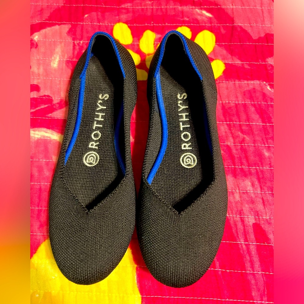 WOMEN’S SIZE 6 ROTHY’S